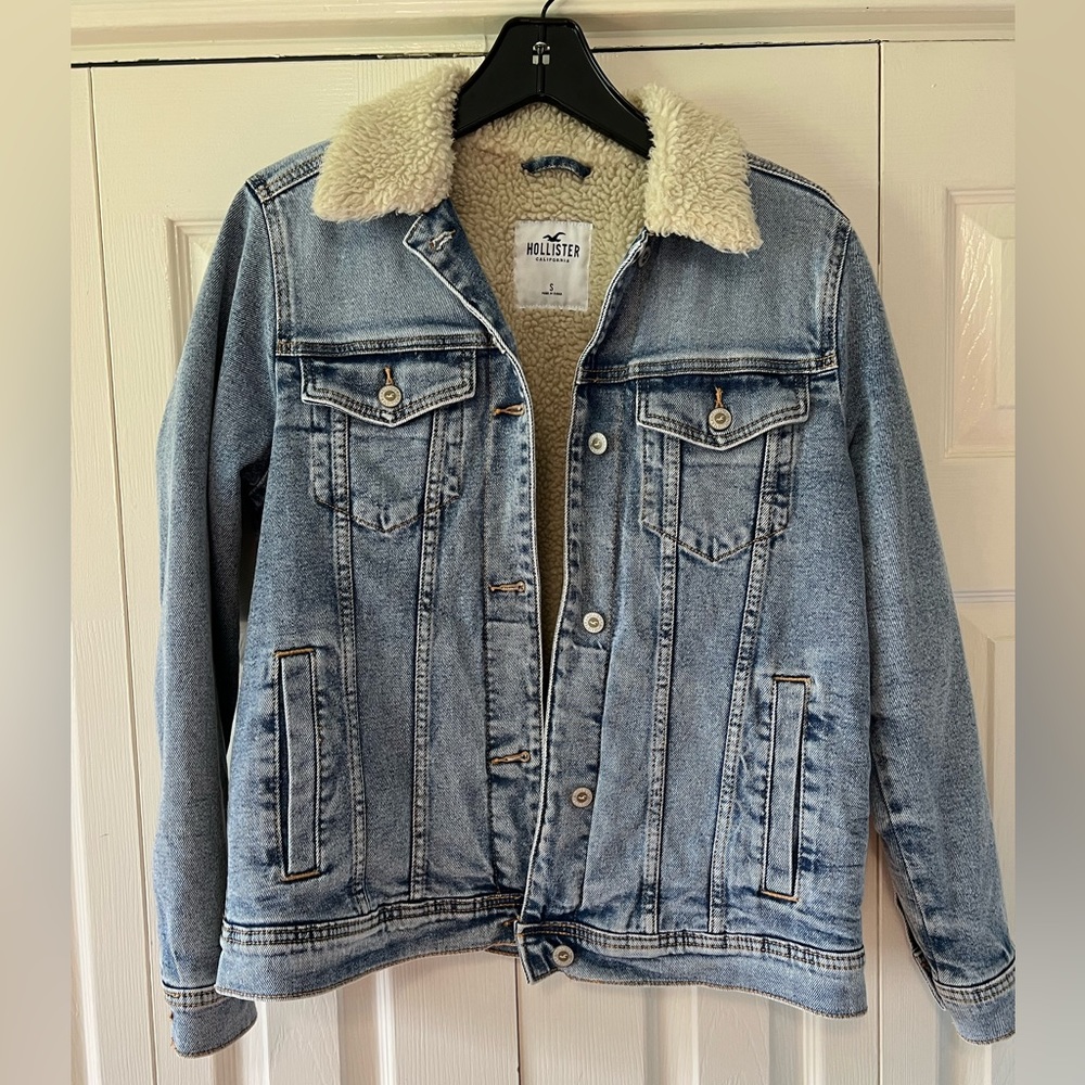 Hollister Sherpa lined denim jacket size S